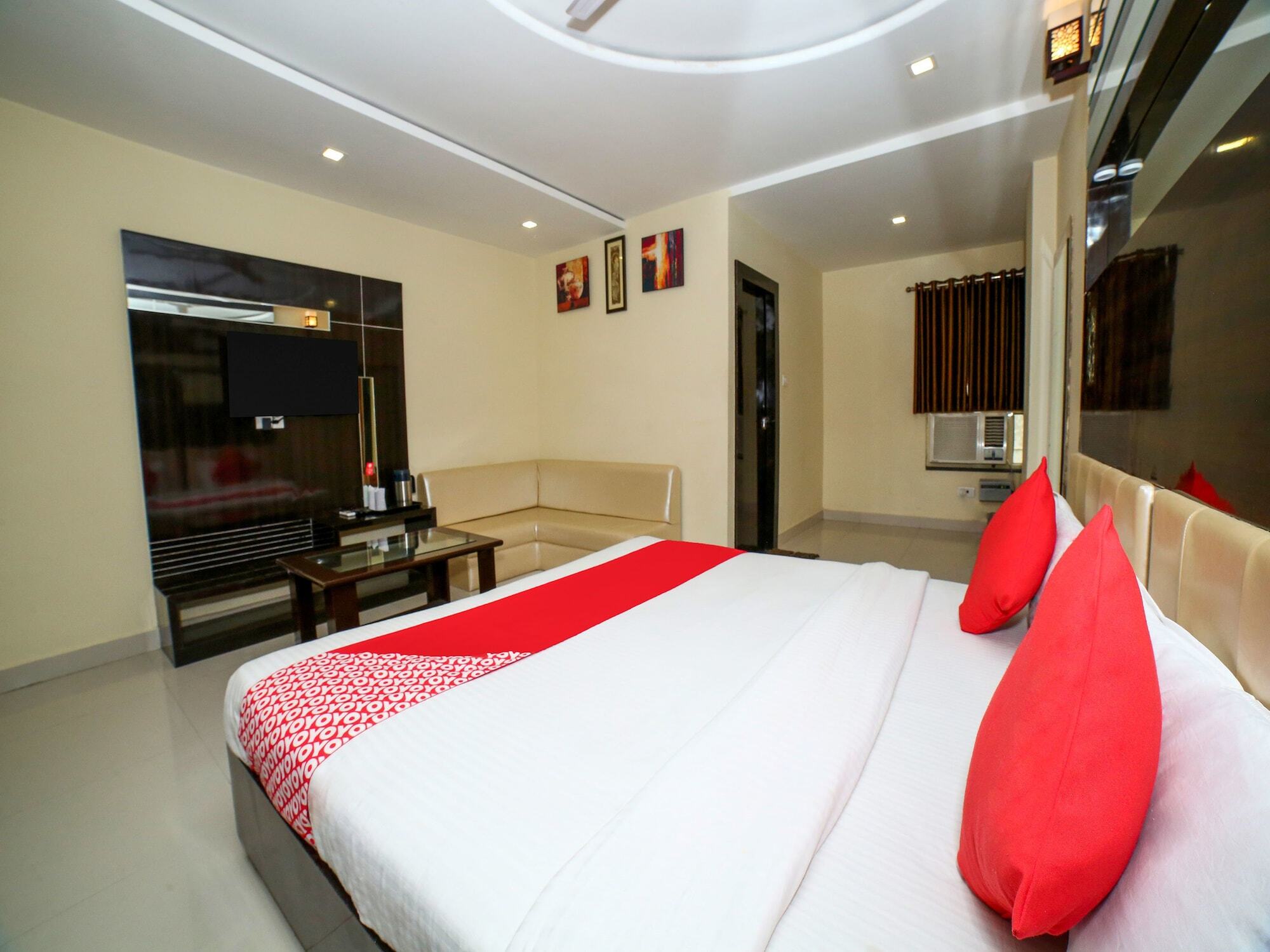 Oyo 7367 Hotel Dessert Palm กวาลิออร์ ภายนอก รูปภาพ